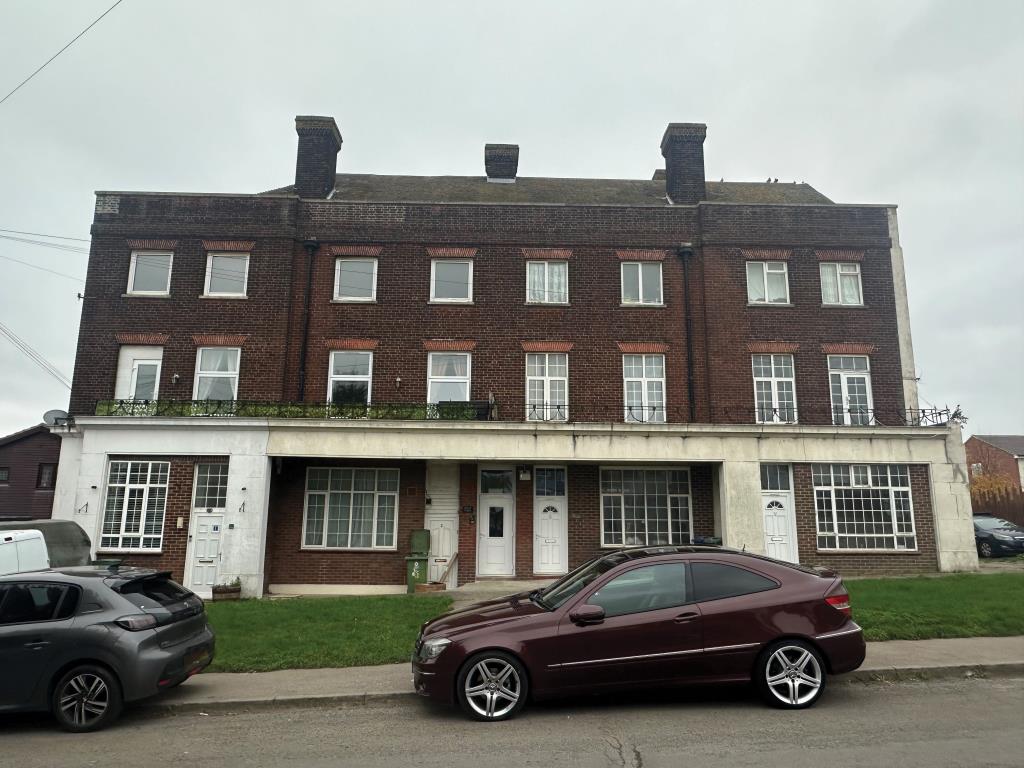 Lot: 37 - TWO-BEDROOM GROUND FLOOR FLAT - Two-bedroom ground floor flat